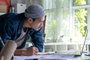 How To Become a Graphic Designer [2025 Career Guide]